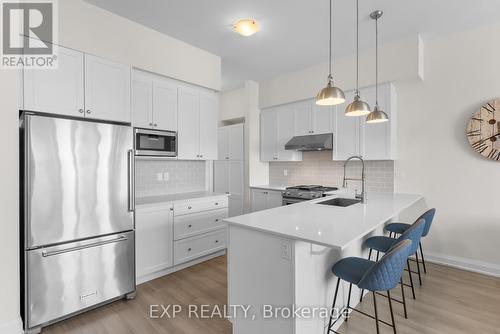 72 Cannery Drive, Niagara-On-The-Lake (St. Davids), ON - Indoor Photo Showing Kitchen With Upgraded Kitchen