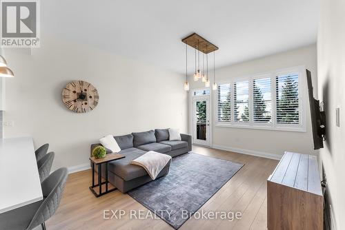 72 Cannery Drive, Niagara-On-The-Lake, ON - Indoor Photo Showing Living Room