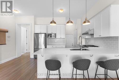 72 Cannery Drive, Niagara-On-The-Lake (St. Davids), ON - Indoor Photo Showing Kitchen With Upgraded Kitchen