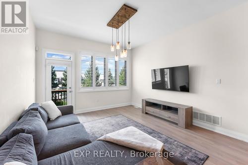 72 Cannery Drive, Niagara-On-The-Lake, ON - Indoor Photo Showing Living Room