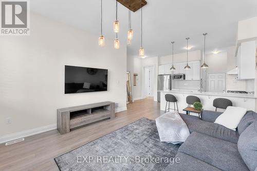 72 Cannery Drive, Niagara-On-The-Lake (St. Davids), ON - Indoor Photo Showing Living Room