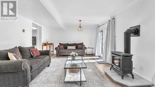 24 - 1500 Richmond Street, London, ON - Indoor Photo Showing Living Room