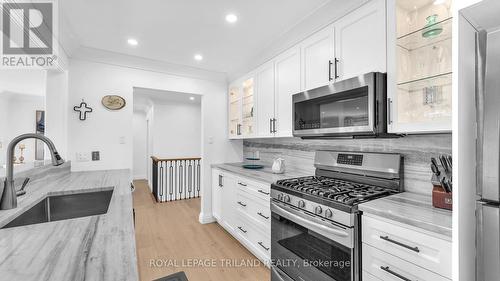 24 - 1500 Richmond Street, London, ON - Indoor Photo Showing Kitchen With Upgraded Kitchen