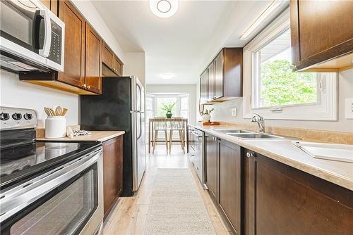 12 Naples Court, Thorold, ON - Indoor Photo Showing Kitchen With Double Sink