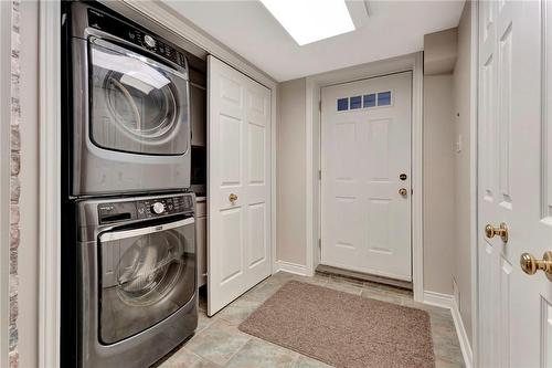 135 Welbourn Drive, Hamilton, ON - Indoor Photo Showing Laundry Room