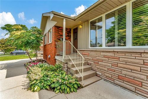 135 Welbourn Drive, Hamilton, ON - Outdoor