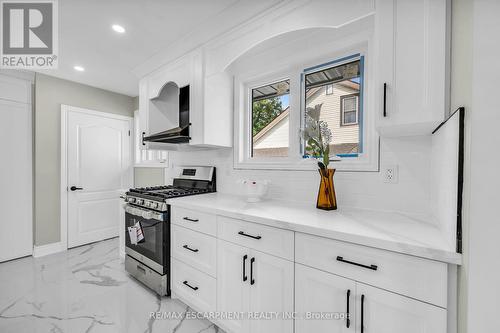 66 Howe Avenue, Hamilton, ON - Indoor Photo Showing Kitchen