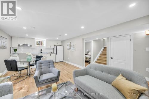 66 Howe Avenue, Hamilton, ON - Indoor Photo Showing Living Room