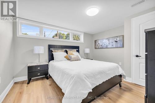 66 Howe Avenue, Hamilton, ON - Indoor Photo Showing Bedroom