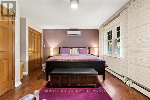 3196 St. George Avenue, Niagara Falls, ON - Indoor Photo Showing Bedroom