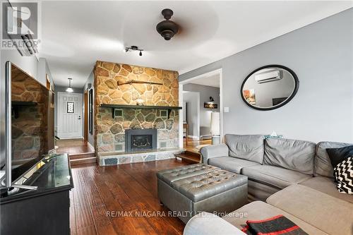 3196 St. George Avenue, Niagara Falls, ON - Indoor Photo Showing Living Room With Fireplace