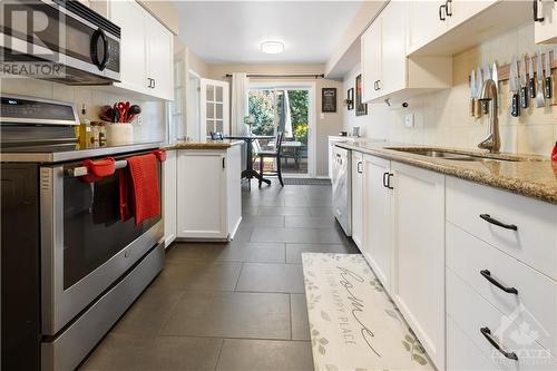 98 Waterton Crescent, Ottawa, ON - Indoor Photo Showing Kitchen