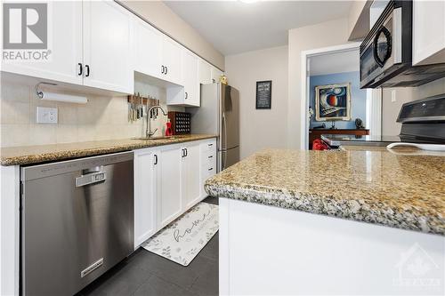 98 Waterton Crescent, Ottawa, ON - Indoor Photo Showing Kitchen