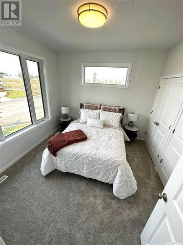 35 5601 Parliament Avenue, Regina, SK - Indoor Photo Showing Bedroom