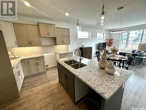 35 5601 Parliament Avenue, Regina, SK - Indoor Photo Showing Kitchen With Double Sink With Upgraded Kitchen