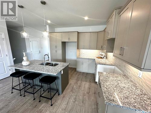 35 5601 Parliament Avenue, Regina, SK - Indoor Photo Showing Kitchen With Double Sink With Upgraded Kitchen