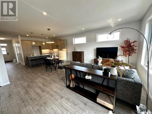 35 5601 Parliament Avenue, Regina, SK - Indoor Photo Showing Living Room