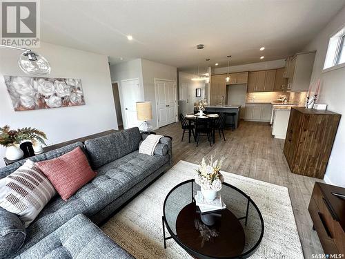 35 5601 Parliament Avenue, Regina, SK - Indoor Photo Showing Living Room