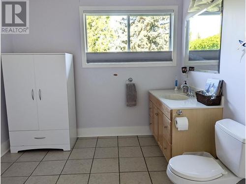 795 Smith  Crescent, Genelle, BC - Indoor Photo Showing Bathroom