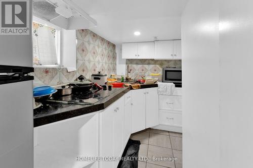 1529 Hall Avenue, Windsor, ON - Indoor Photo Showing Kitchen