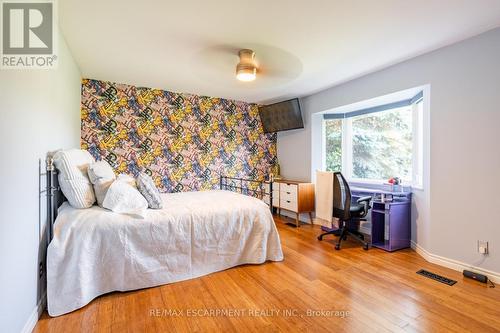 399 Old Brock Road, Hamilton, ON - Indoor Photo Showing Bedroom