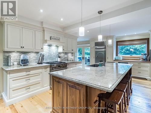 27 Cedar Drive, Caledon, ON - Indoor Photo Showing Kitchen With Upgraded Kitchen