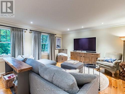 27 Cedar Drive, Caledon, ON - Indoor Photo Showing Living Room