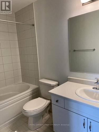 564 Bellflower Court, Milton (Walker), ON - Indoor Photo Showing Bathroom