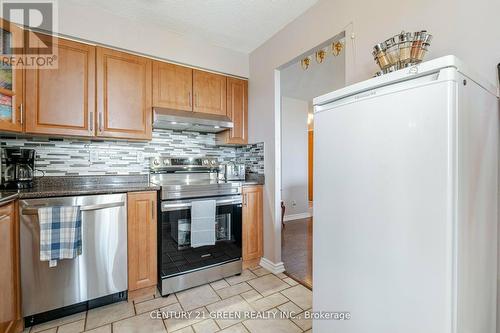 801 - 61 Markbrook Lane, Toronto (Mount Olive-Silverstone-Jamestown), ON - Indoor Photo Showing Kitchen