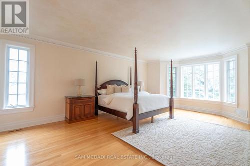 2033 Mississauga Road, Mississauga, ON - Indoor Photo Showing Bedroom