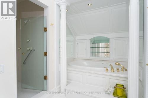 2033 Mississauga Road, Mississauga, ON - Indoor Photo Showing Bathroom