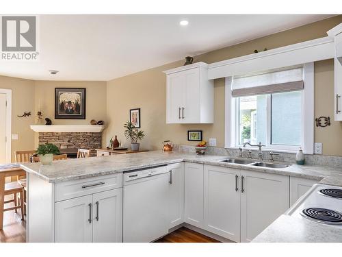 615 Glenmeadows Road Unit# 7, Kelowna, BC - Indoor Photo Showing Kitchen With Double Sink