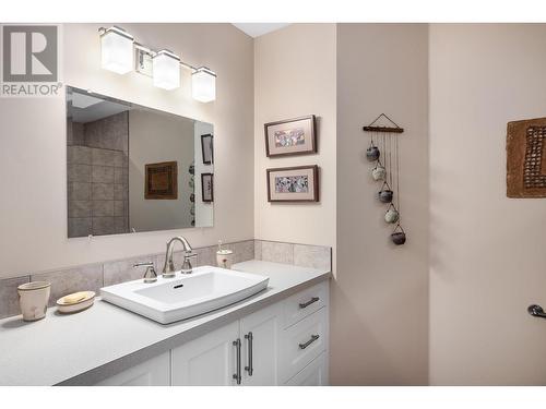 615 Glenmeadows Road Unit# 7, Kelowna, BC - Indoor Photo Showing Bathroom