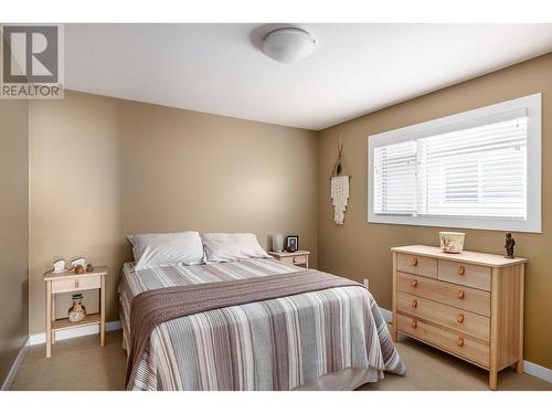 615 Glenmeadows Road Unit# 7, Kelowna, BC - Indoor Photo Showing Bedroom