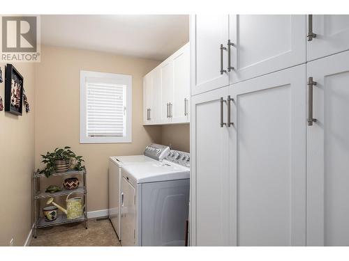 615 Glenmeadows Road Unit# 7, Kelowna, BC - Indoor Photo Showing Laundry Room