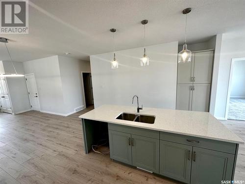 40 5601 Parliament Avenue, Regina, SK - Indoor Photo Showing Kitchen With Double Sink