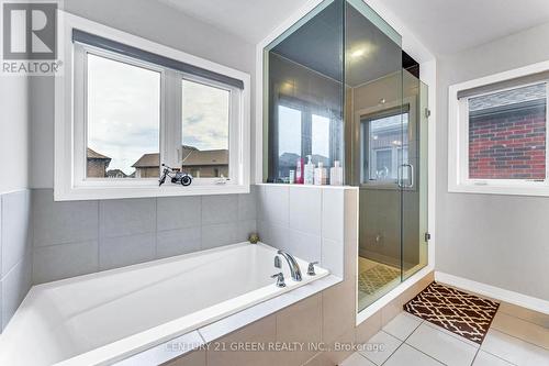 530 Thompson Street, Woodstock, ON - Indoor Photo Showing Bathroom