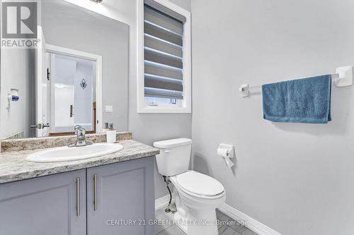 530 Thompson Street, Woodstock, ON - Indoor Photo Showing Bathroom