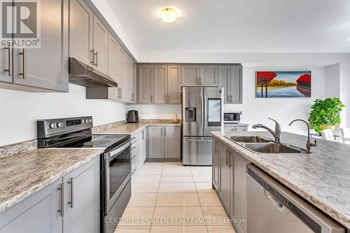 530 Thompson Street, Woodstock, ON - Indoor Photo Showing Kitchen With Double Sink With Upgraded Kitchen