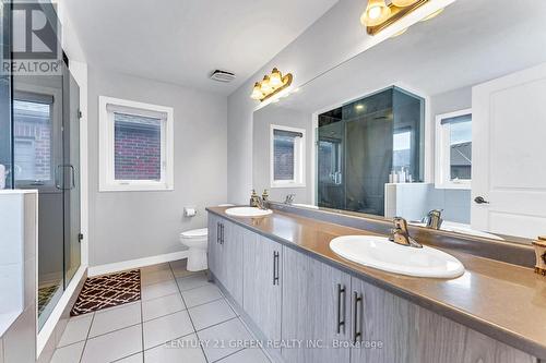 530 Thompson Street, Woodstock, ON - Indoor Photo Showing Bathroom