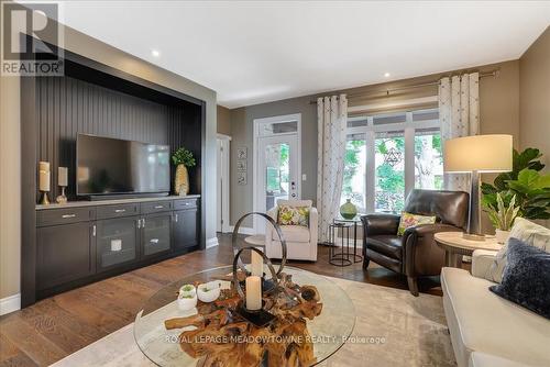 17 Hickory Drive, Guelph/Eramosa (Rockwood), ON - Indoor Photo Showing Living Room