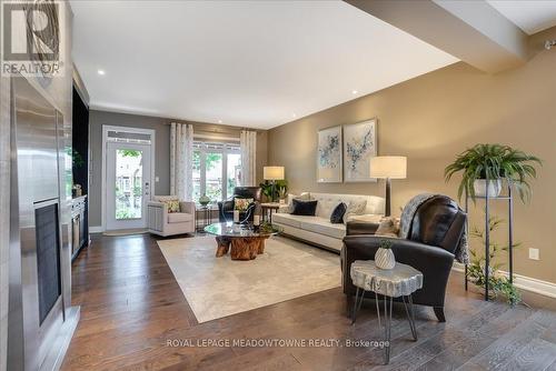 17 Hickory Drive, Guelph/Eramosa (Rockwood), ON - Indoor Photo Showing Living Room