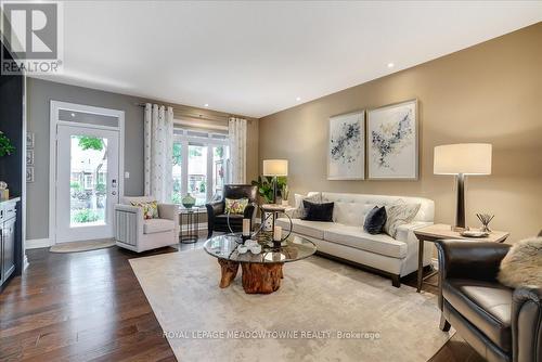 17 Hickory Drive, Guelph/Eramosa (Rockwood), ON - Indoor Photo Showing Living Room