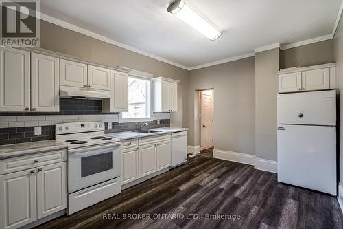 7 Nightingale Street, Hamilton (Landsdale), ON - Indoor Photo Showing Kitchen