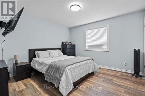 7735 Charnwood Avenue, Niagara Falls, ON - Indoor Photo Showing Bedroom