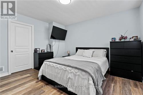 7735 Charnwood Avenue, Niagara Falls, ON - Indoor Photo Showing Bedroom