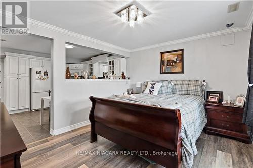 7735 Charnwood Avenue, Niagara Falls, ON - Indoor Photo Showing Bedroom