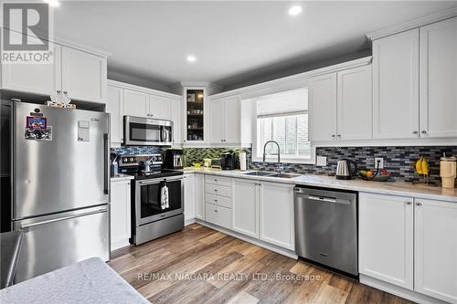 7735 Charnwood Avenue, Niagara Falls, ON - Indoor Photo Showing Kitchen With Stainless Steel Kitchen With Double Sink