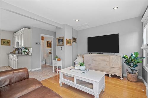 48 Sandra Street, Brantford, ON - Indoor Photo Showing Living Room