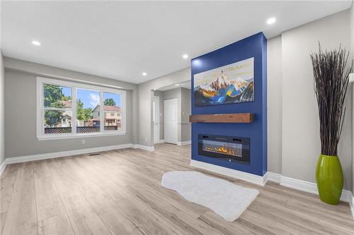 2258 Manchester Drive, Burlington, ON - Indoor Photo Showing Living Room With Fireplace